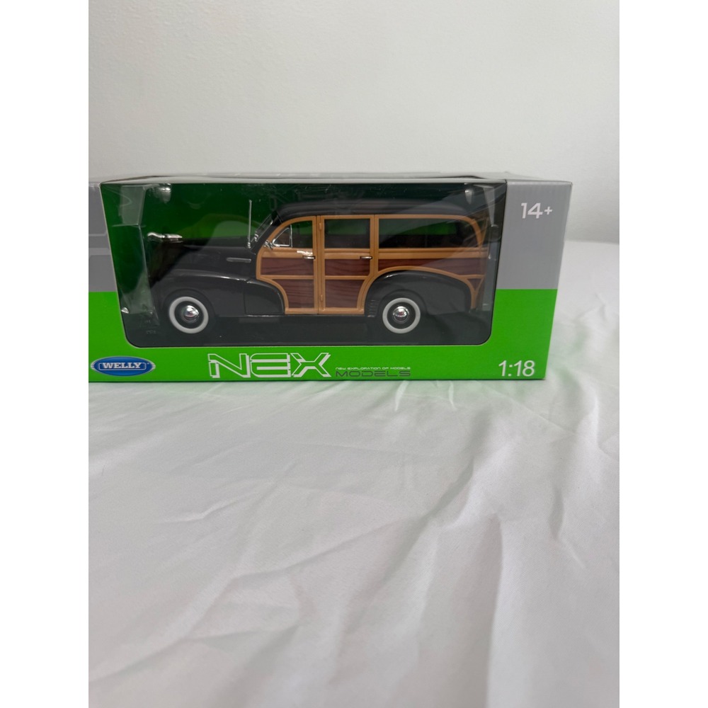 Welly NEX 1:18 1948 Chevrolet Fleetmaster Woody Wagon Diecast Model Black 19848W